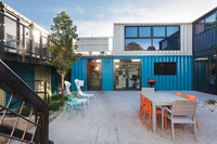 FMX Conteneur modulaire de style chinois pour la maison Conteneur d'expédition en acier et panneau sandwich avec puits de lumière et fenêtres Utilisation à domicile