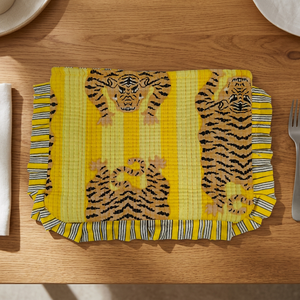 Sac fourre-tout artisanal imprimé à la main PNM Overseas, motif rayures de tigre - Jaune, mode durable - Product Image 2