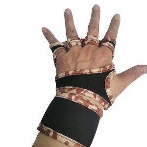 2026 Wholesale Camo Cycling Sport Climbing Paintball Shooting Hunting Riding Ski <b>Half</b> Finger Gym Gloves Men - Product Image 3