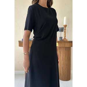 Elegante Vestido Negro Plisado con Cuello Redondo, Cintura Natural, Silueta Recta, Tejido de Tela, para Uso Diario, Vestido Casual - Product Image 1