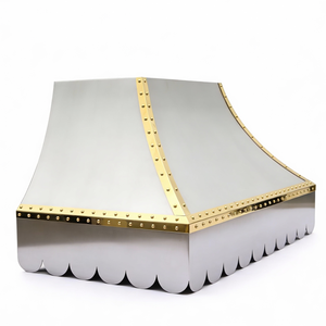 <span class=keywords><strong>Hotte</strong></span> de cuisine architecturale sur mesure, artisanale, en acier inoxydable brossé de calibre 16, avec finition PVD titane et détails rivetés, à fixation murale - Product Image 2