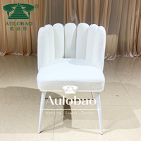 Chaise de salle à manger en cuir blanc d'hôtel moderne fantaisie pieds en métal