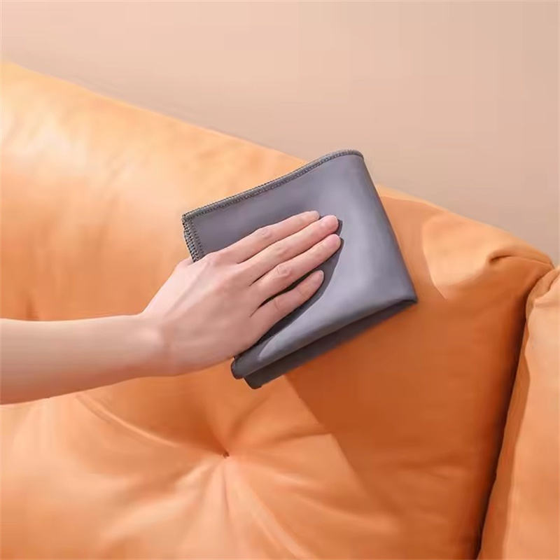 สีเทาเข้ม