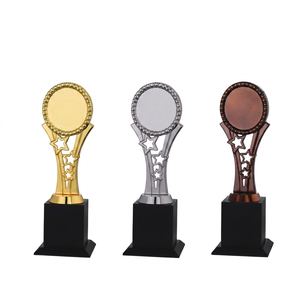 Trofeo metálico elegante para premios a empleados, eventos deportivos, funciones escolares y ceremonias de reconocimiento. - Product Image 1