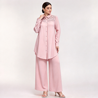 Ensemble décontracté deux pièces pour femme : chemise à manches longues et col en V ajouré et pantalon long ample à jambes larges – Collection Printemps/Été