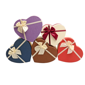 Wholesale Custom Valentine's Day Love Flower Gift Box Chocolate Box Heart-shaped Gift Box Candy Carton