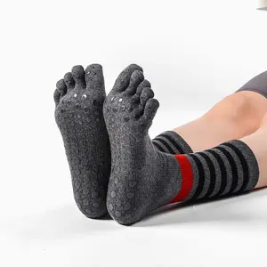 hersteller individuelles logo-design Anti-Rutsch-Fünf-Zehen-Fitnesspiele Pilates Damen 5-Finger-Socken Yoga Griffsocken