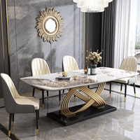 Table à manger rectangulaire de luxe avec plateau en pierre frittée et base en métal doré