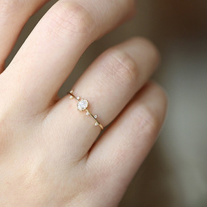 Anello di Fidanzamento da Donna F1649 con Zirconia Cubica Ovale, Incastonatura a Castone, Pietra Creata in Laboratorio, Gioiello alla Moda - Product Image 4