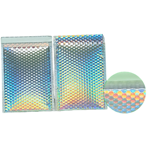 Sobre de Burbujas Holográfico Arcoíris a Prueba de Golpes con Protección Lateral para Envío de Regalos Frágiles - Product Image 4
