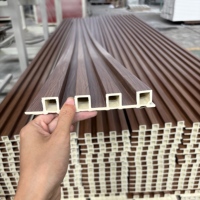 Panneaux muraux décoratifs en PVC rainurés pour aménagement intérieur commercial, imperméables, pour villas et appartements de luxe