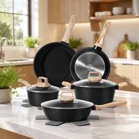 Vente en gros usine : Ensemble de 9 pièces de batterie de cuisine en aluminium forgé effet marbre, antiadhésif, compatible induction, avec poignées en silicone texturé