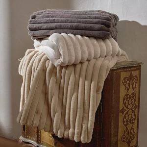 <span class=keywords><strong>Couverture</strong></span> de lait en fausse fourrure de lapin double couche épaissie chaude et personnalisée en gros <span class=keywords><strong>Couverture</strong></span> de canapé en peluche d'automne et d'hiver solide tricoté - Product Image 5