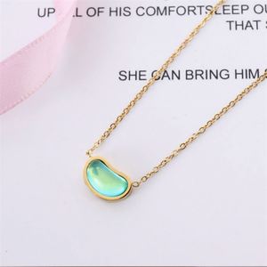 Collier simple et populaire en acier inoxydable plaqué or avec breloque en cristal - Product Image 6