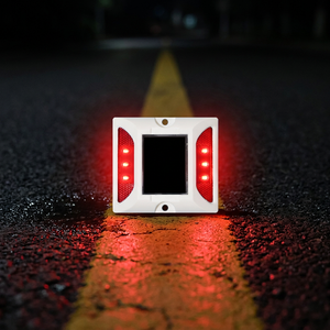OEM Üretici Yüksek Parlaklıkta IP68 Flaşörlü Trafik İşaret Lambası Yansıtıcı Alüminyum LED Kedi Gözü Güneş Enerjili Yol Çivisi - Product Image 1