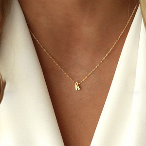 Collier avec pendentif initial miniature de la A à la Z, plaqué or 18 carats, en acier inoxydable, pour femmes, pour fêtes, mariages, anniversaires - Product Image 1