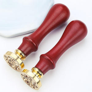 Ensemble de tampons alphabet Iris, 26 lettres anglaises, tête de tampon à cire à cacheter, manche en bois de hêtre rouge - Product Image 1