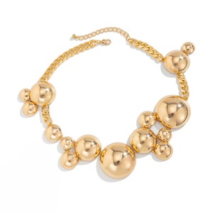 Boucles d'oreilles clous unisexes classiques plaquées or 24 carats de style euro-américain avec pendentif rond brillant pour cadeau - Product Image 1