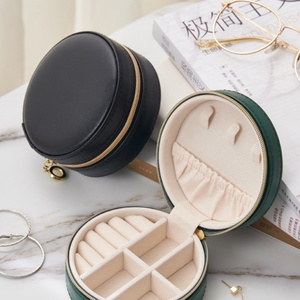 Mini Joyero de Viaje de Cuero PU, Portátil, con Cierre de Cremallera, para Exhibir y Guardar Aretes - Product Image 5