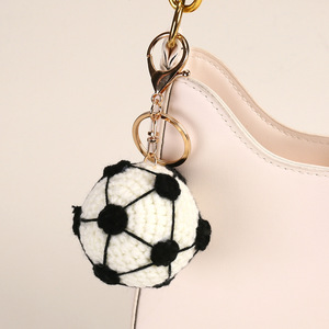 Porte-clés en crochet de football en gros, tricoté à la main, mini ballon de sport (football, tennis, basketball) en crochet, pendentif porte-clés - Product Image 5