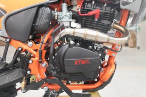รถมอเตอร์ไซค์วิบาก CQR CB250D-G รุ่นขายดีที่สุด เครื่องยนต์สูบเดียว 5 เกียร์ พร้อมดิสก์เบรกไฮดรอลิก 200-400 ซีซี ความเร็วเกิน 80 กม./ชม. - Product Image 4