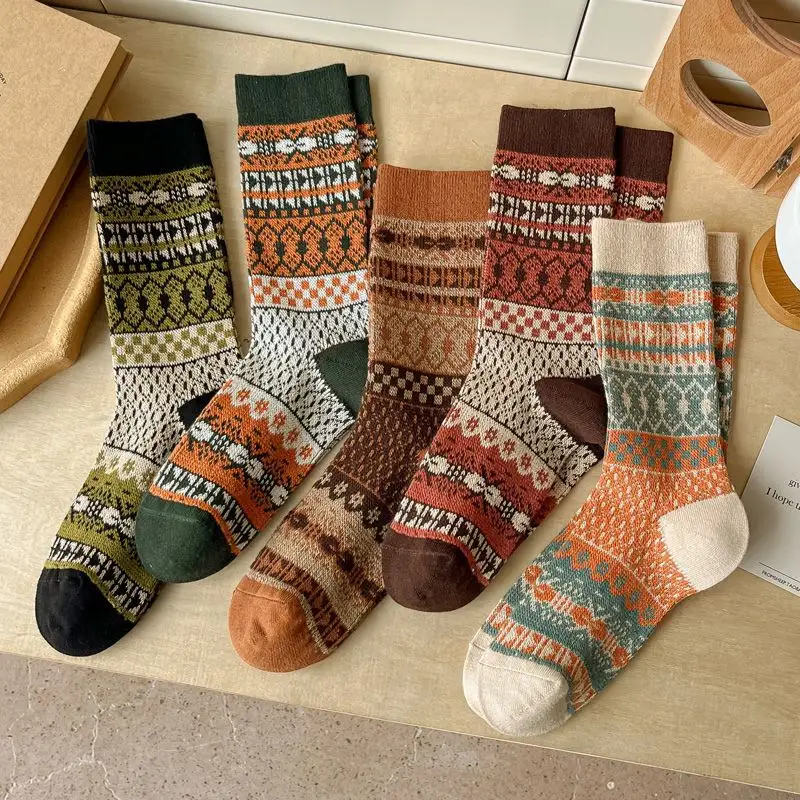 Chaussettes pour femmes de style national jacquard vintage de couleur contrastée