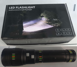Lampe torche tactique LED zoomable avec 4 piles 18650, câble USB rechargeable et sangle pour utilisation en extérieur - Product Image 5