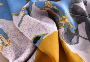 Vente en gros 2020 dernier <span class=keywords><strong>foulard</strong></span> en <span class=keywords><strong>soie</strong></span> numérique impression de luxe fleur impression longue et légère femmes <span class=keywords><strong>peinture</strong></span> <span class=keywords><strong>foulard</strong></span> en <span class=keywords><strong>soie</strong></span> - Product Image 3