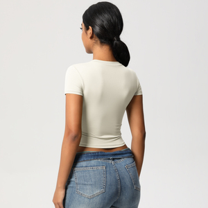 T-shirt court moulant à manches courtes pour femme, col rond, extensible et respirant, idéal pour l'entraînement sportif estival - Product Image 6