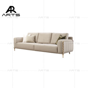 Muebles de Sala de Estar de Diseño Original y Exclusivo para Villa, Nueva Llegada, Juego de Sofás de 1, 2 y 3 Plazas con Tapicería de Cuero Genuino y Patas de Latón - Product Image 3