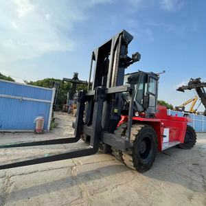 Chariot élévateur diesel Kalmar 25 tonnes 4x4 tout-terrain d'occasion avec déplaceur latéral hydraulique, mât à trois sections, pneus pneumatiques - Product Image 5