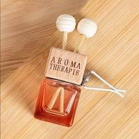 Pendentif Diffuseur de Parfum de Voiture en Verre avec 4 Arômes d'Huiles Essentielles pour une Fragrance Longue Durée, Ornement pour l'Intérieur Auto