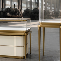 Luxuriöse Einkaufsvitrine Hochwertige Elegante Goldene Edelstahl-Schmuckvitrine LED-Beleuchtete Gehärtete Glas-Theke Langlebig