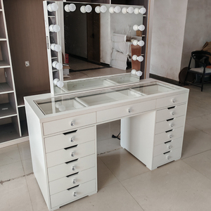 Table <span class=keywords><strong>de</strong></span> <span class=keywords><strong>maquillage</strong></span> OEM avec miroir et lumières Prise <span class=keywords><strong>de</strong></span> courant Plateau en verre Grande table <span class=keywords><strong>de</strong></span> <span class=keywords><strong>maquillage</strong></span> avec 13 tiroirs Étagères <span class=keywords><strong>de</strong></span> rangement pour la chambre à coucher - Product Image 2