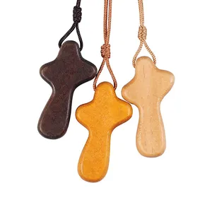 Petit collier pendentif en bois naturel sculpté à la main, croix de prière en bois sur cordon réglable, croix suspendue pour voiture