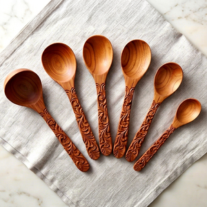 Ensemble de cuillères de service en bois sculptées à la main avec des poignées florales, design traditionnel, bois naturel, pour la restauration et l'usage quotidien - Product Image 1