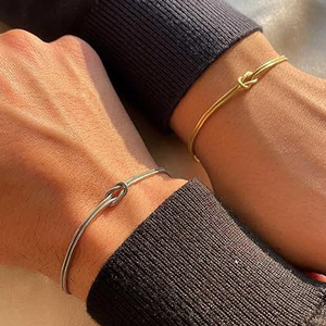 Infinity Love Knot Serpent Chaîne Collier Bracelets Plaqué Or 18K En Acier Inoxydable De Mode <span class=keywords><strong>Noeud</strong></span> Couple Bracelet Bijoux - Product Image 1