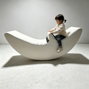 Equipo de juego suave con diseño de columpio luna y pasamanos - Gimnasio sensorial para interiores/exteriores, ideal para cafeterías de juegos, centros comerciales y alquiler para fiestas - Product Image 1
