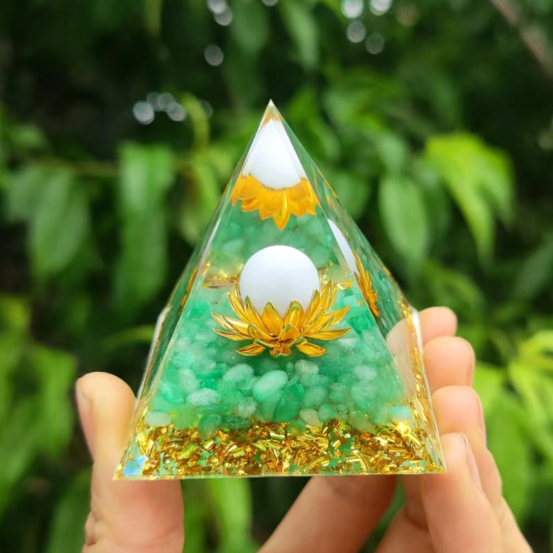 Pyramide de cristal type-7