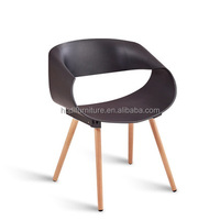 Chaise de table en plastique de haute qualité, fabriquée avec de la résine plastique avec des pieds en bois de hêtre