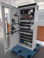 Tableaux de commande électriques triphasés, coffret de disjoncteurs, armoire de distribution d'alimentation principale, tableau de distribution électrique triphasé