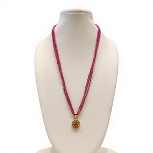 Collier et boucles d'oreilles en perles hydro-plaquées or de qualité supérieure, élégants et raffinés, pour femmes, collection pour mariage et soirée - Product Image 2