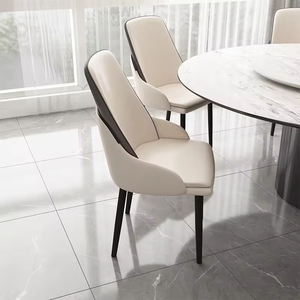 Chaise d'hôtel de luxe moderne italienne nordique en cuir PU rembourrée avec quatre pieds en métal robustes pour un hôtel splendide - Product Image 1