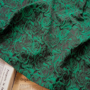 Tissu Jacquard tissé de couleur foncée 3D Rose Jacquard rouge foncé <span class=keywords><strong>pour</strong></span> robes, costumes, sacs <span class=keywords><strong>pour</strong></span> femmes - Product Image 6