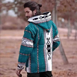 Hoodie décontracté brodé inspiré des Berbères, tenue d'hiver marocaine traditionnelle, confort premium, coupe moderne et oversize - Product Image 3