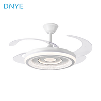 Décoration de chambre à coucher moderne avec un ventilateur de plafond intelligent LED invisible à quatre pales, six vitesses réglables et télécommande