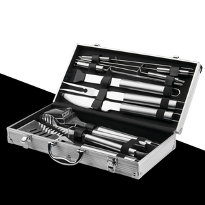 Ensemble d'ustensiles de barbecue pour rôtir et griller : Spatule, pelle, accessoires de grillade, brochettes, pinces, brosse, gant, ustensiles de barbecue d'extérieur - Product Image 5