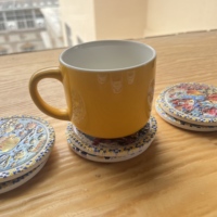 Sous-verres ronds en céramique Mandala colorés de 9 cm, style classique, base en liège écologique, épaisseur 10 mm, tapis et coussinets pour la maison, la voiture, le bureau