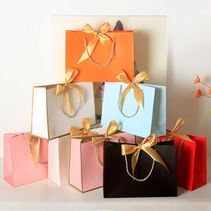 Caja de Regalo de Cartón Reciclable al por Mayor, Bolsa de Dulces de Lujo para Bodas, Bolsa de Papel Kraft con Logotipo Personalizado - Product Image 1