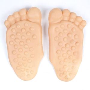 Chaussures fantaisie surdimensionnées antidérapantes à enfiler, design simulant des chaussons à cinq doigts, pour décoration de fête, abstraites et originales - Product Image 3